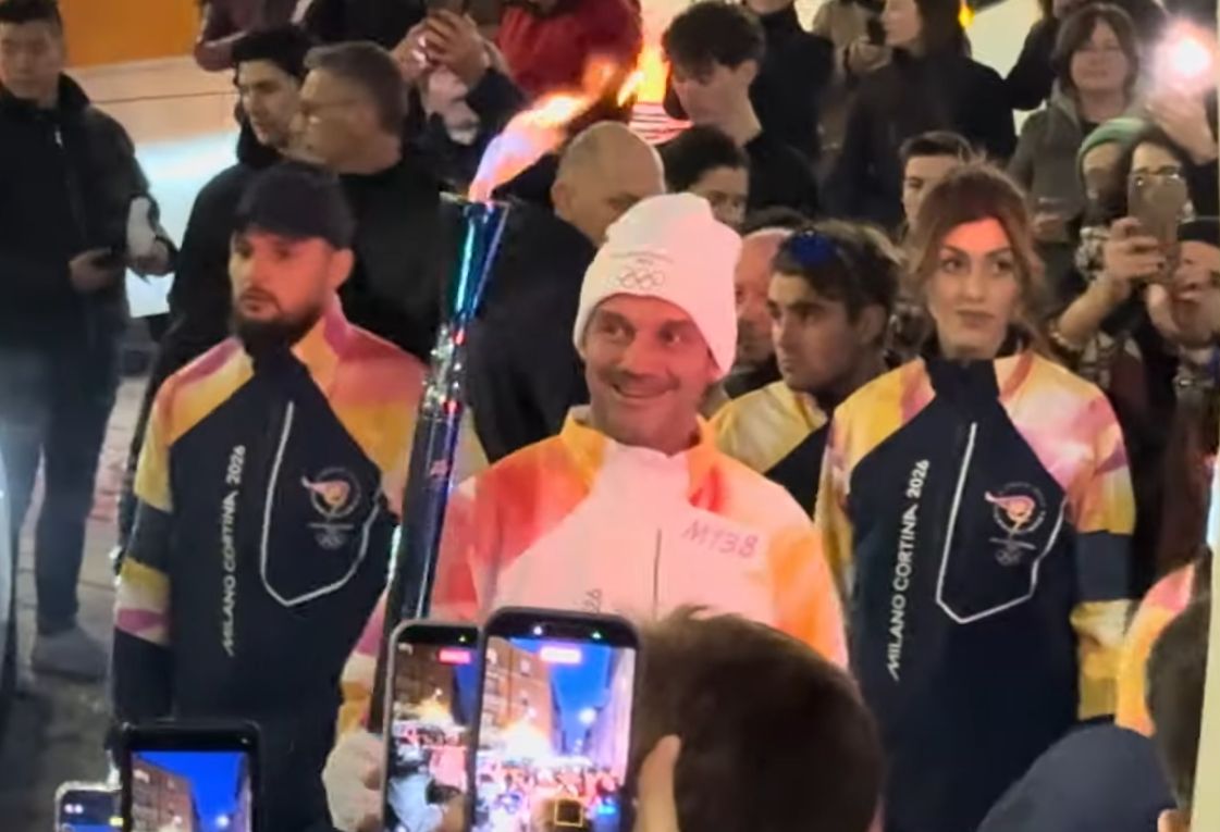 Cristi chivu torta olimpica Milano 2026